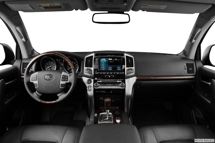 Nội thất Land Cruiser 2014 được xem như một triển lãm công nghệ đánh giá xe Toyota Land Cruiser 2014 3