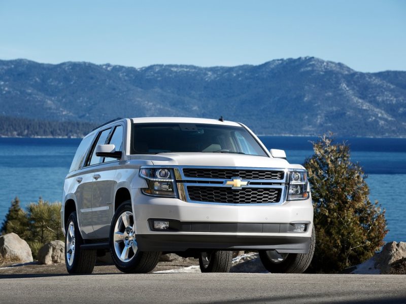 Chevrolet Tahoe 2015 đã đi theo một hướng hoàn toàn mới so với Chevrolet Silverado Chevrolet Tahoe 2015 đã đi theo một hướng hoàn toàn mới so với Chevrolet Silverado.