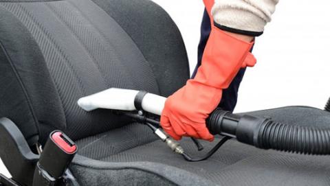 Ghế ngồi của Toyota Vios làm bằng chất liệu nỉ, dễ thấm hút nước nên cần phải vệ sinh và làm khô Ghế ngồi của Toyota Vios làm bằng chất liệu nỉ, dễ thấm hút nước nên cần phải vệ sinh và làm khô.