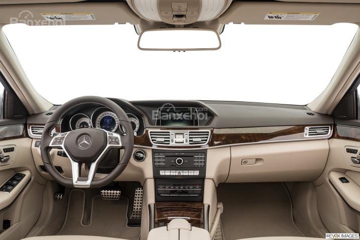 Đánh giá xe Mercedes E-Class 2016: Không gian nội thất rộng rãi hơn.