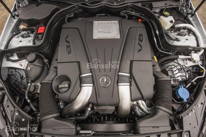 Đánh giá xe Mercedes E-Class 2016: sử dụng nhiều kiểu động cơ (từ động cơ chạy dầu 4 xi lanh đến động cơ V8 tăng áp.