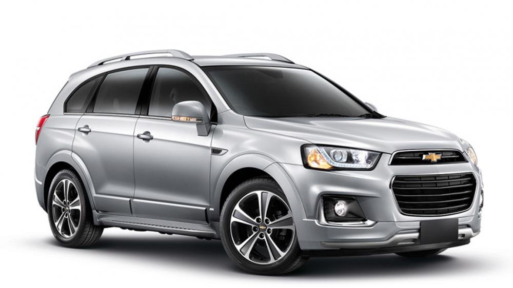 So sánh ngoại thất Chevrolet Captiva Revv và Hyundai SantaFe 2016.