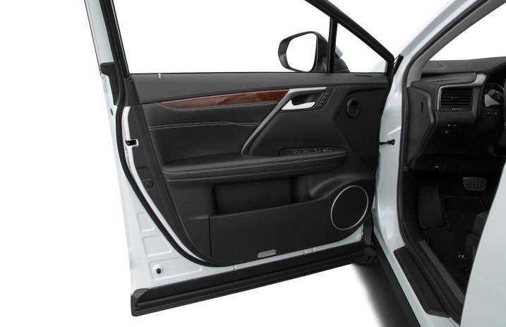 Đánh giá xe Lexus RX350 2016: Cửa xe được thiết kế sắc sảo, tiện nghi.