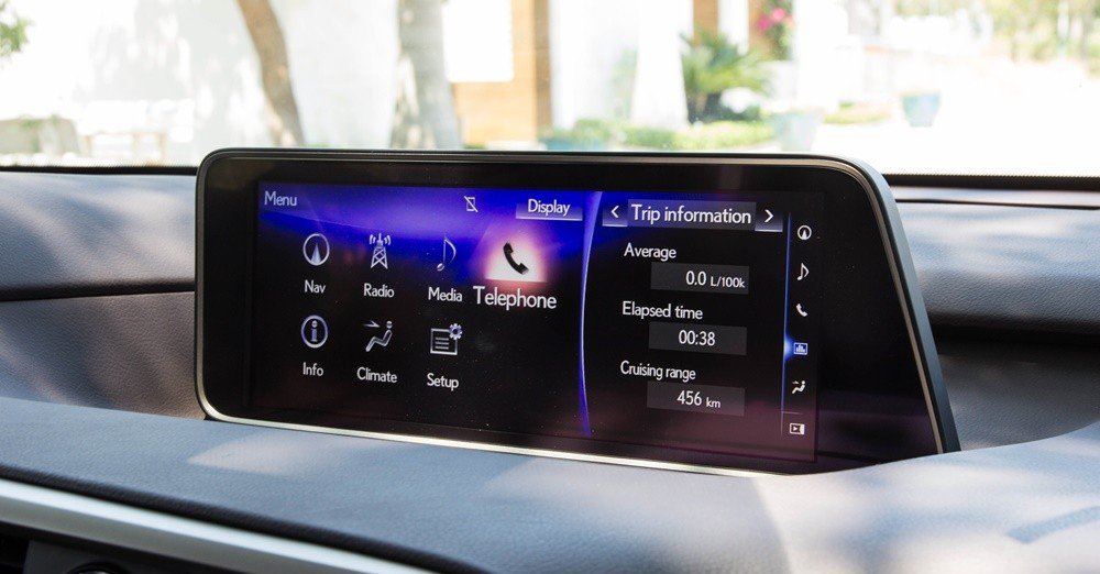 Lexus RX350 2016 được trang bị hệ thống nghe nhìn hiện đại, có thể chinh phục mọi tín đồ âm thanh.