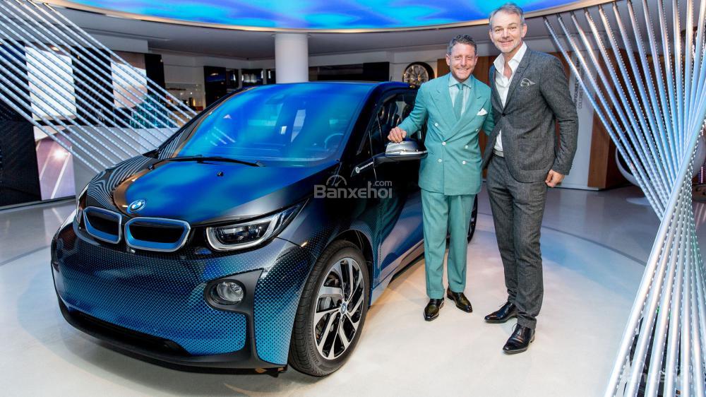 BMW i3 CrossFade concept ra mắt tại triển lãm Paris.