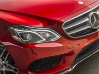 Đánh giá xe Mercedes E-Class 2016: Cụm đèn pha được thiết kế góc cạnh.