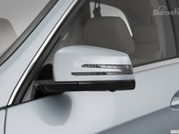 Đánh giá xe Mercedes E-Class 2016: Gương chiếu hậu được thiết kế độc đáo.
