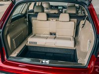 Đánh giá xe Mercedes E-Class 2016: Không gian chứa đồ khi gập hàng ghế sau.