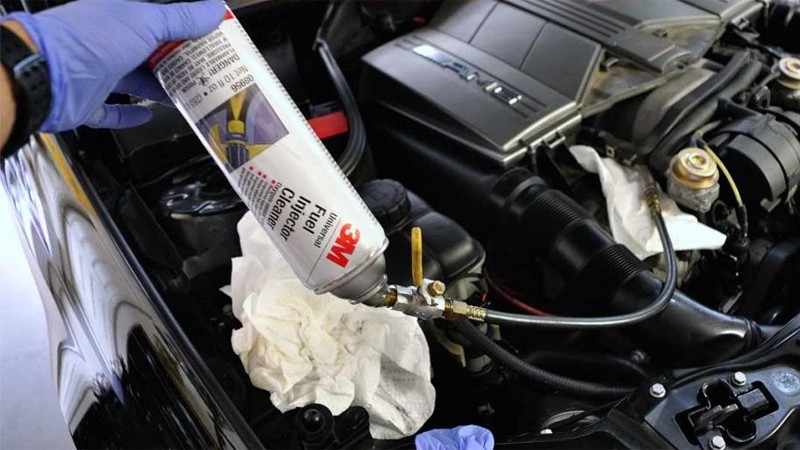 Kim phun nhiên liệu phụ trách việc bơm nhiên liệu vào các xi-lanh.