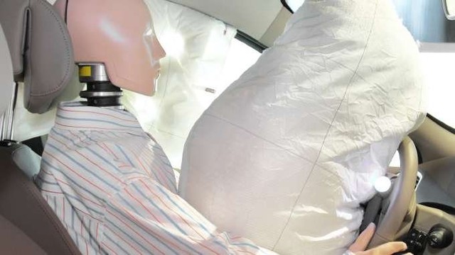 Túi khí trên xe ô tô hoạt động như thế nào