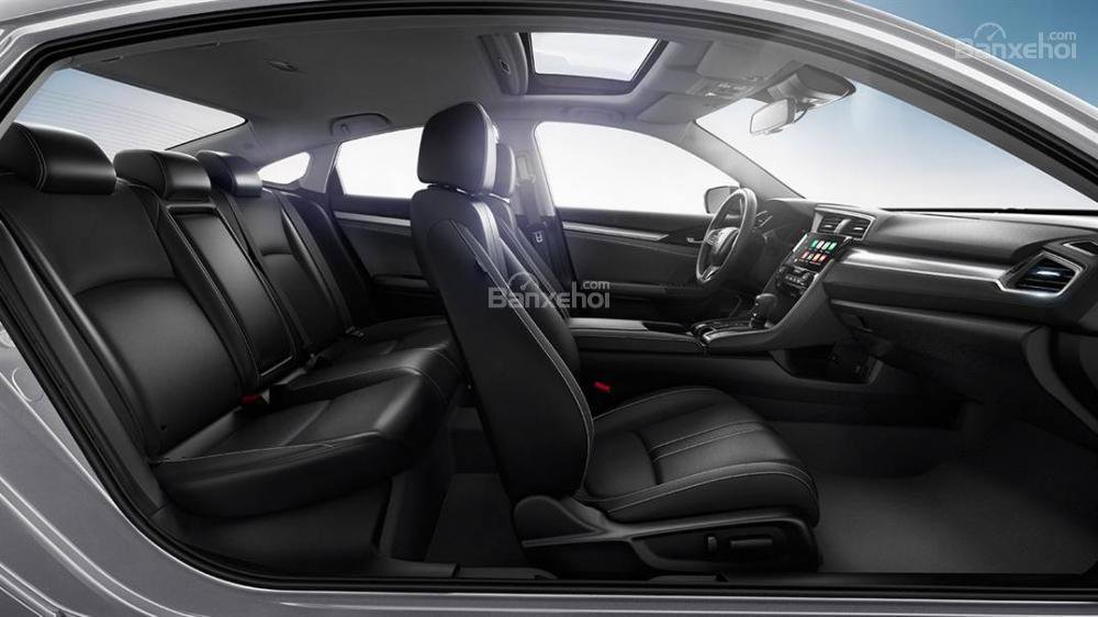 Đánh giá xe Honda Civic 2017 có nội thất với tone màu đen sang trọng, các ghế đều bọc da.