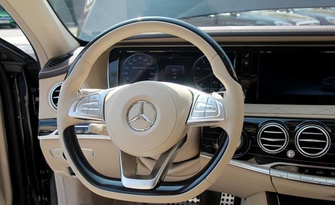 Mercedes S65 được hỗ trợ hệ thống lái thể thao AMG với trợ lực biến thiên theo tốc độ Mercedes S65 được hỗ trợ hệ thống lái thể thao AMG với trợ lực biến thiên theo tốc độ.