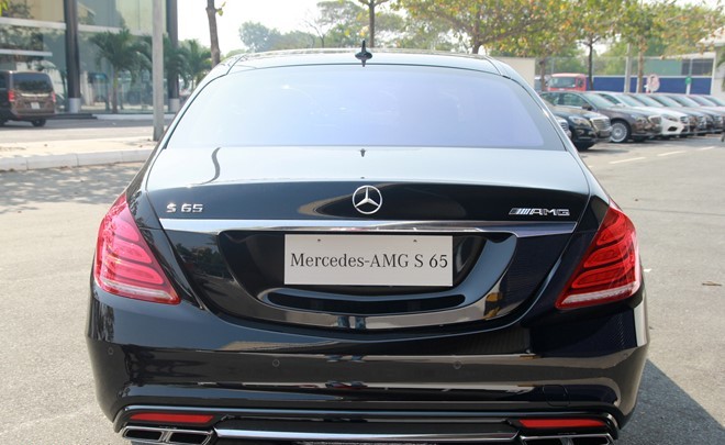 Mercedes S65 AMG 2016 sở hữu cụm ống xả gồm 4 họng xả với âm thanh uy lực Mercedes S65 AMG 2016 sở hữu cụm ống xả gồm 4 họng xả với âm thanh uy lực.