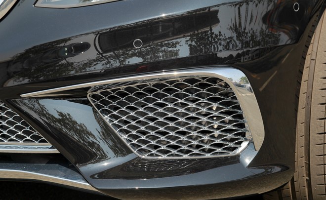 Mercedes S65 AMG có lưới tản nhiệt phía dưới mạ crom Mercedes S65 AMG có lưới tản nhiệt phía dưới mạ crom.