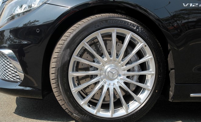 Mercedes S65 AMG sử dụng bộ vành 20 inch Mercedes S65 AMG sử dụng bộ vành 20 inch.