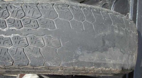 Hoa lốp xe bị lão hóa khi xe không sử dụng.