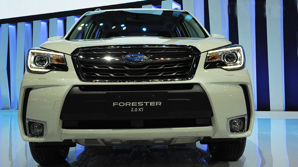 Đánh giá xe Subaru Forester 2016 có đầu xe khá hầm hố.