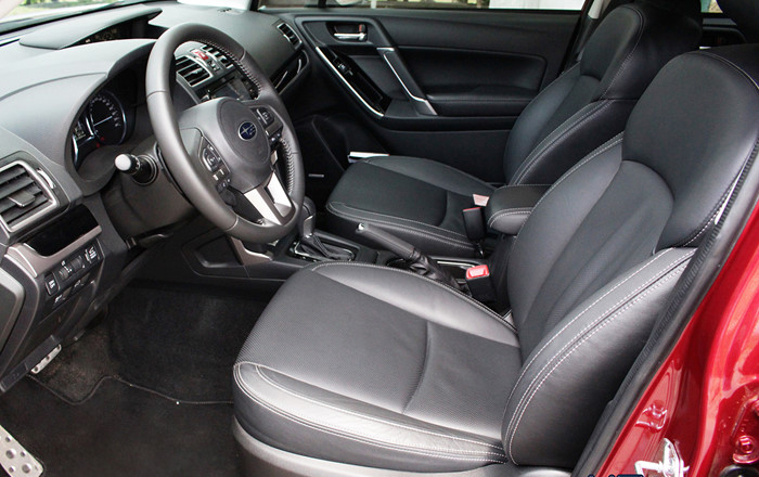 Đánh giá xe Subaru Forester 2016 có toàn bộ 2 hàng ghế bọc da cao cấp.