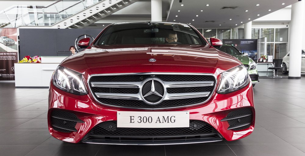 Đánh giá xe Mercedes-Benz E-Class 2017 có diện mạo thể thao, mạnh mẽ.