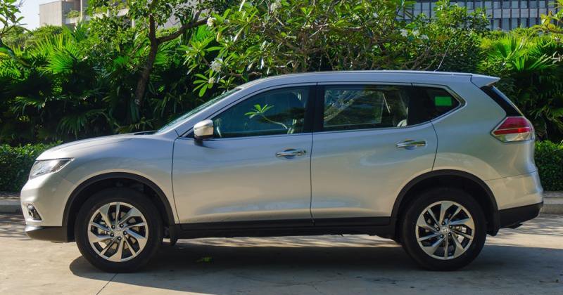 Đánh giá xe Nissan X-Trail 2016 có thân xe dày dạn, cao ráo và thanh lịch.