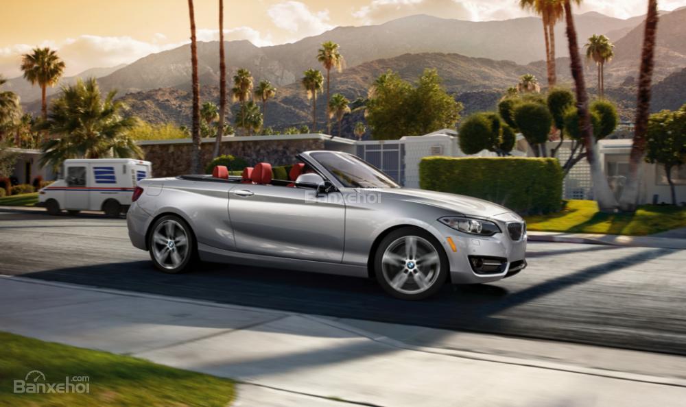 BMW 2-Series 2017 được đánh giá là một mẫu coupe thể thao cực chất trên đường đi.