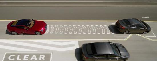 Lexus "đón đầu" Cá tháng Tư bằng công nghệ “ép” xe tự nhường đường Lane Valet 1