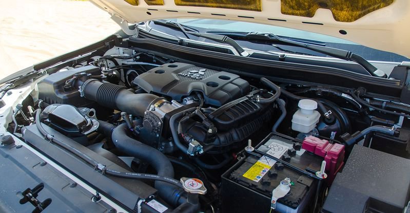 Mitsubishi Pajero Sport 2017 tiếp tục sử dụng khối động cơ xăng MIVEC 3.0L V6.