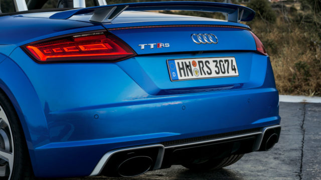 Đánh giá xe Audi TT 2017: Đuôi xe 2 Đánh giá xe Audi TT 2017: Đuôi xe 2.