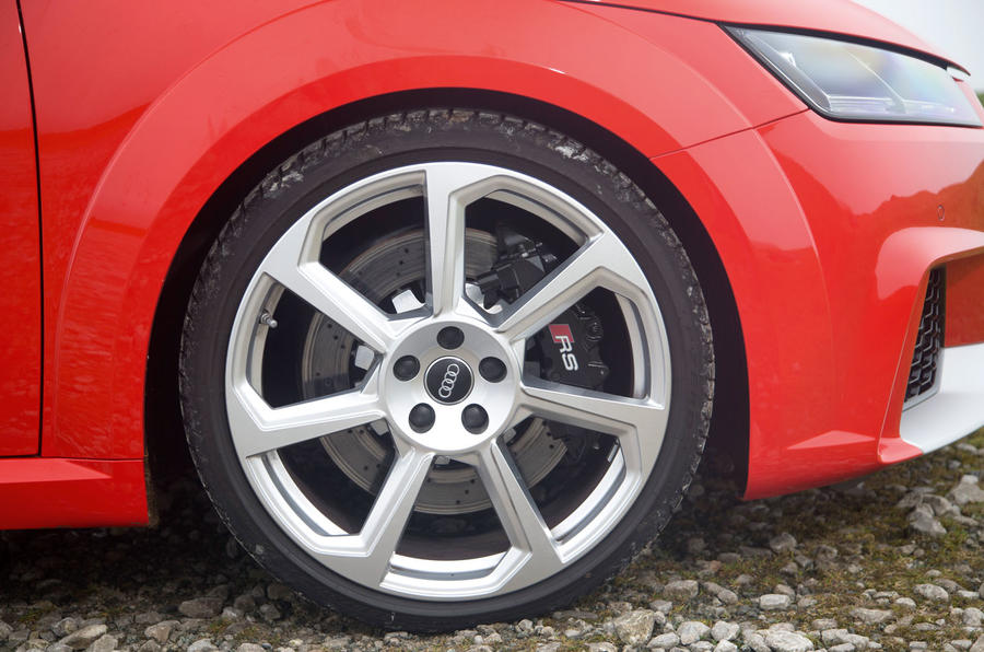 Đánh giá xe Audi TT 2017: La-zăng Đánh giá xe Audi TT 2017: La-zăng.