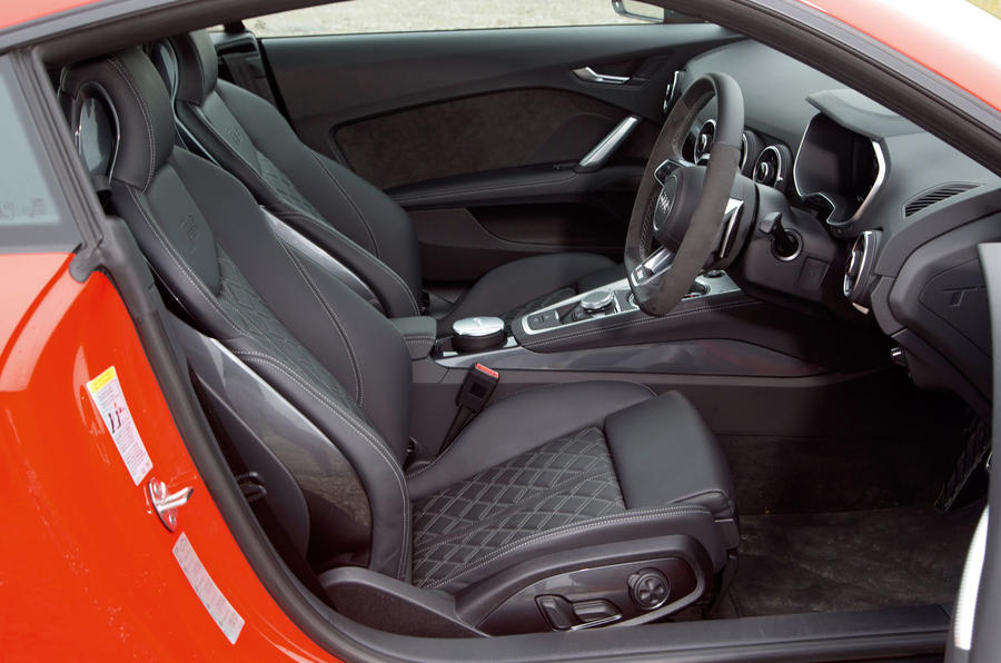 Đánh giá xe Audi TT 2017: Nội thất 2 Đánh giá xe Audi TT 2017: Nội thất 2.