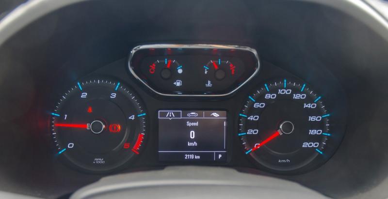 Đánh giá xe Chevrolet Colorado 2017: Thiết kế đồng hồ lái trẻ trung và cá tính hơn 1