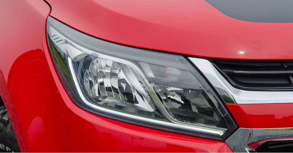 Đánh giá xe Chevrolet Colorado 2017: Cụm đèn pha LED sắc sảo 1