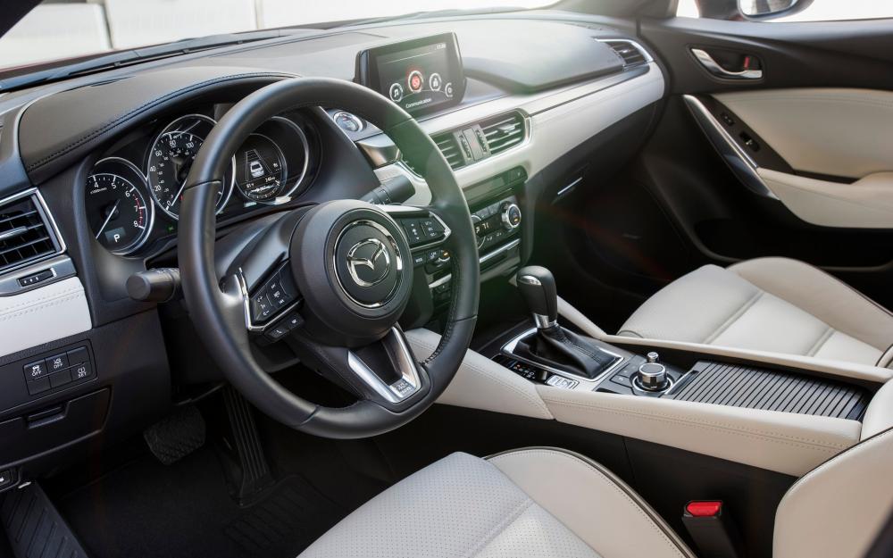 Đánh giá xe Mazda 6 2017: Xe có hàng ghế trước thiết kế ôm lấy thân người ngồi 2