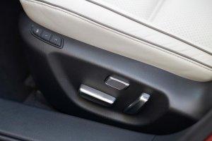 Đánh giá xe Mazda 6 2017: Ghế lái chỉnh điện và nhớ vị trí ghế 2