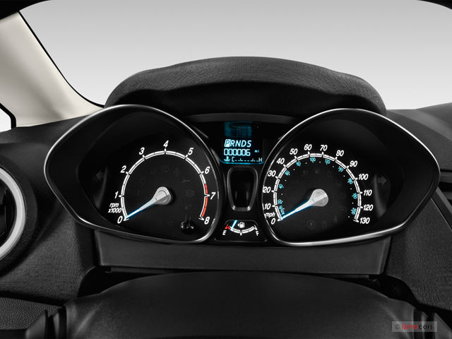 Bảng đồng hồ trung tâm xe Ford Fiesta 2016 dạng ống viền crom 1