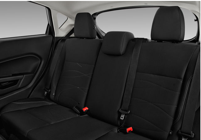 Đánh giá xe Ford Fiesta 2016: Hàng ghế sau 1