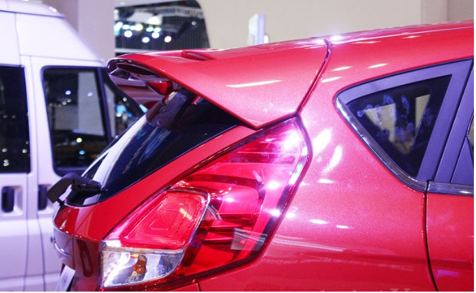 Đánh giá xe Ford Fiesta 2016: Cụm đèn chiếu hậu có nhiều điểm giống Fiesta 2011 1