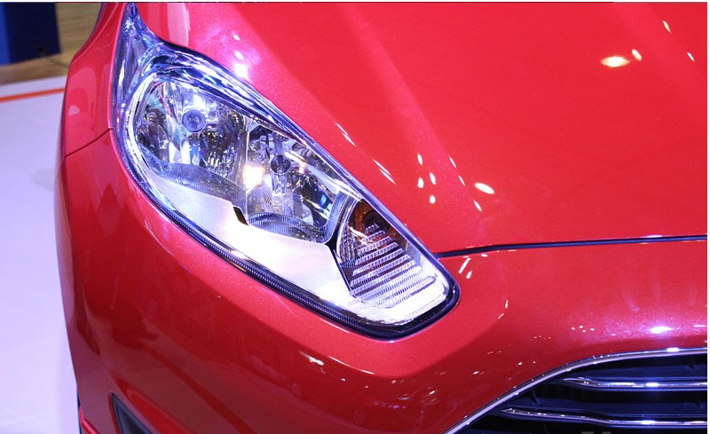 Cảm nhận xe Ford Fiesta 2016: Cụm đèn pha sắc nét 1