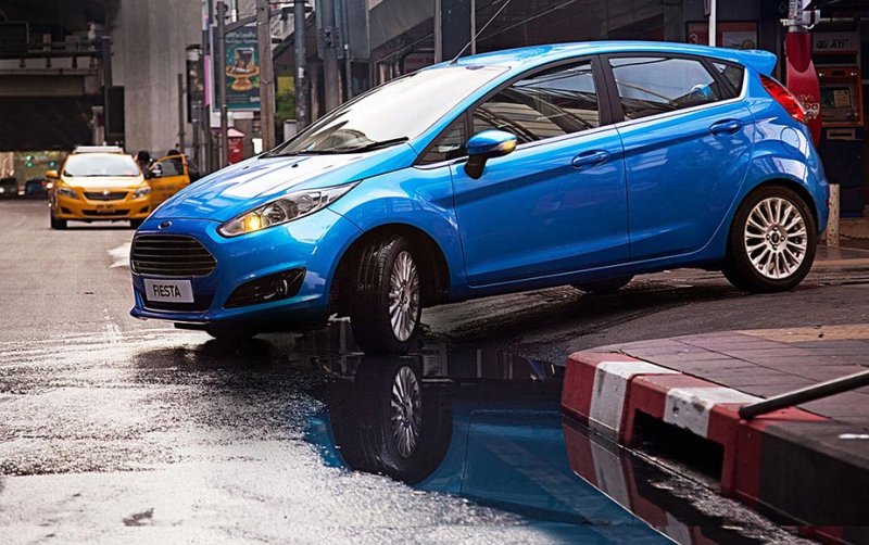 Người dùng Ford Fiesta Ecoboost 2016 được tận hưởng cảm giác thảnh thơi khi chạy trong thành phố 1