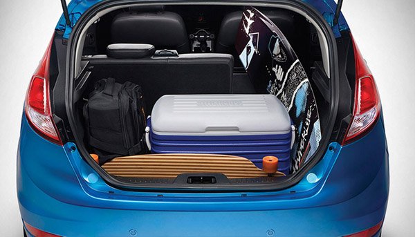 Khoang hành lý Ford Fiesta 2016 rộng rãi, phục vụ nhu cầu mua sắm cuối tuần 1