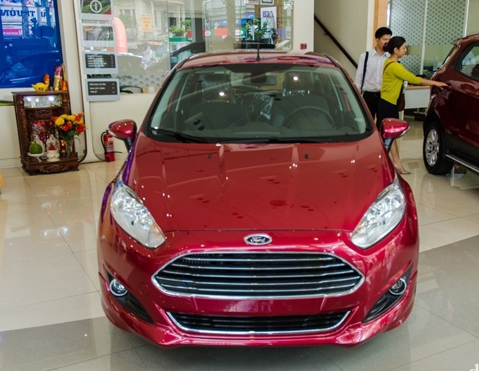 Cảm nhận xe Ford Fiesta 2016: Điểm nhấn là cụm đèn sắc nét kết hợp lưới tản nhiệt hình thang 1