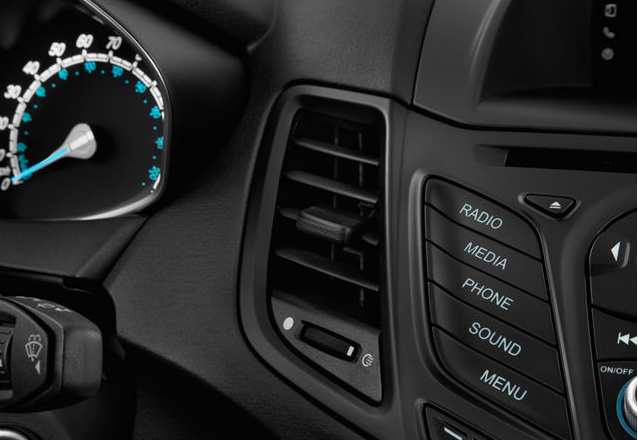 Đánh giá xe Ford Fiesta 2016: Thiết kế hốc hút gió 1