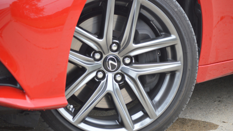 Đánh giá xe Lexus IS 2016: La-zăng đa chấu Đánh giá xe Lexus IS 2016 về thiết kế thân xe a3