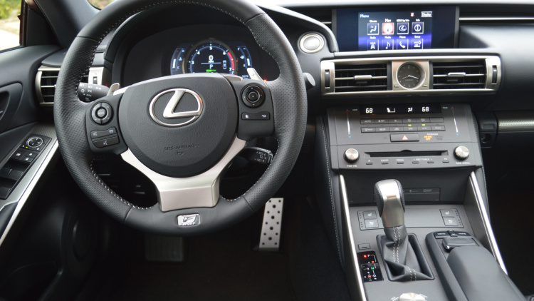 Đánh giá xe Lexus IS 2016 về hệ thống thông tin giải trí 1 Đánh giá xe Lexus IS 2016 về hệ thống thông tin giải tría1