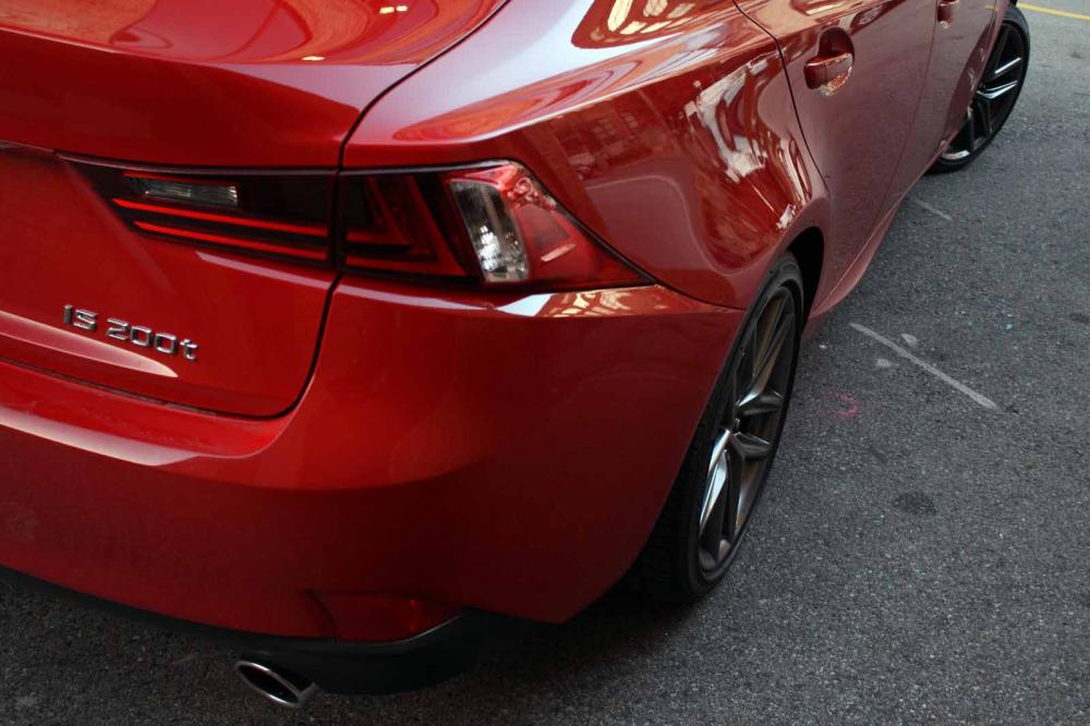 Đánh giá xe Lexus IS 2016: Đuôi xe nổi bật với cụm đèn hậu LED thiết kế độc đáo 3 Đánh giá xe Lexus IS 2016: Đuôi xe nổi bật với cụm đèn hậu LED thiết kế độc đáo a4