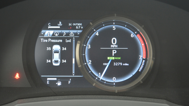 Đánh giá xe Lexus IS 2016 về bảng đồng hồ lái 1 Đánh giá xe Lexus IS 2016 về bảng đồng hồ lái A1