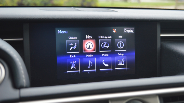 Đánh giá xe Lexus IS 2016 về bảng điều khiển trung tâm 2 va2