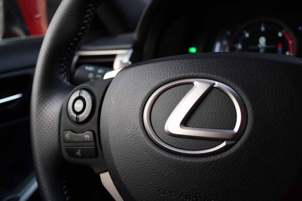 Đánh giá xe Lexus IS 2016: Vô-lăng thiết kế thể thao tích hợp các nút điều khiển chức nắng 3 V a3