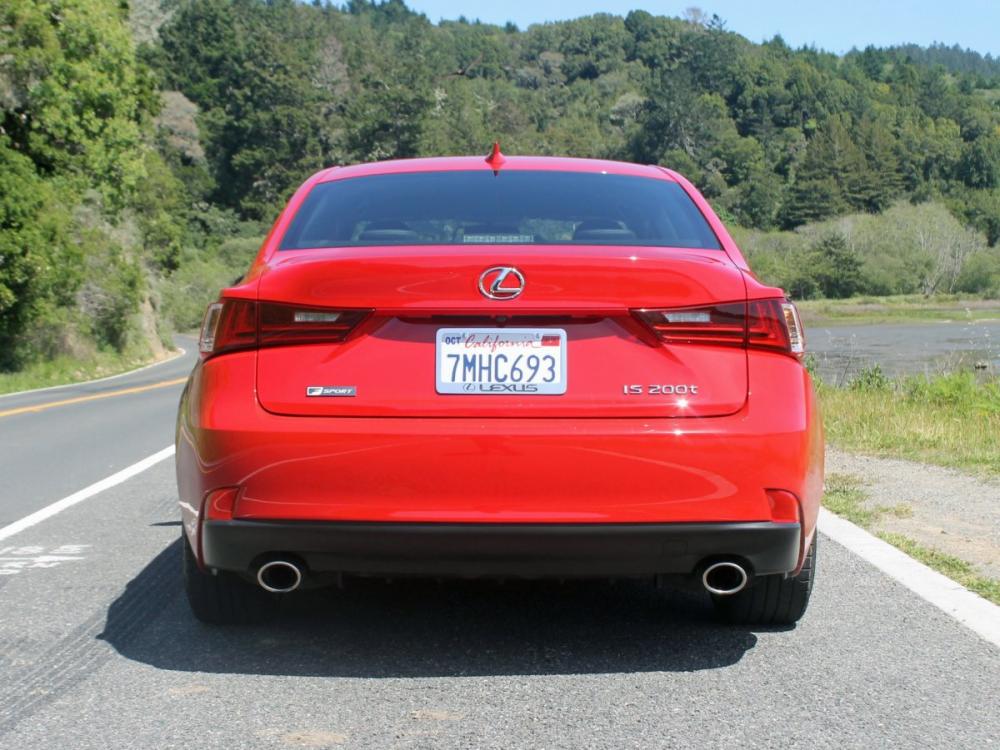 Đánh giá xe Lexus IS 2016: Đuôi xe nổi bật với cụm đèn hậu LED thiết kế độc đáo 1 Đánh giá xe Lexus IS 2016: Đuôi xe nổi bật với cụm đèn hậu LED thiết kế độc đáo A1