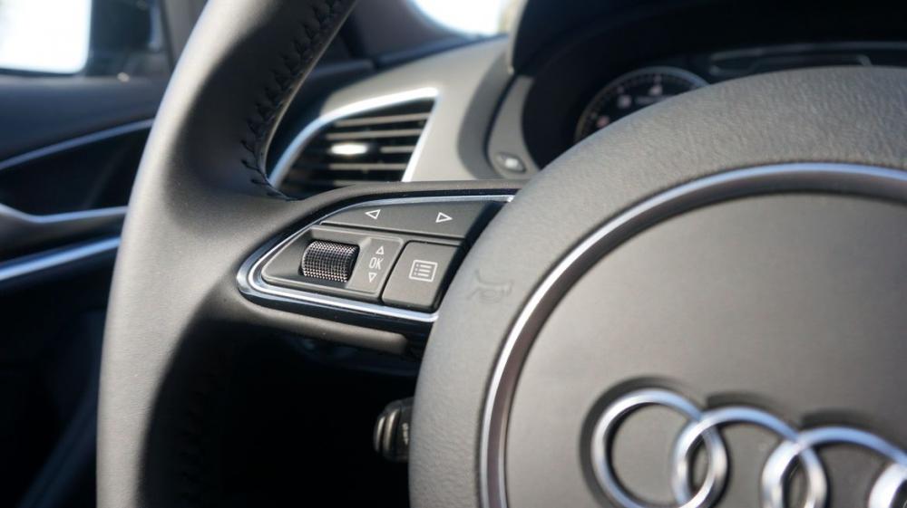 Đánh giá xe Audi Q3 2016: Vô lăng Đánh giá xe Audi Q3 2016: Vô lăng.